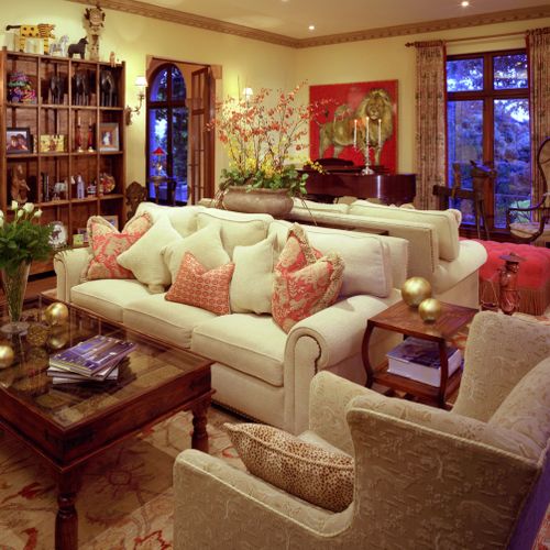 This gracious living room shows off the ownersâ 