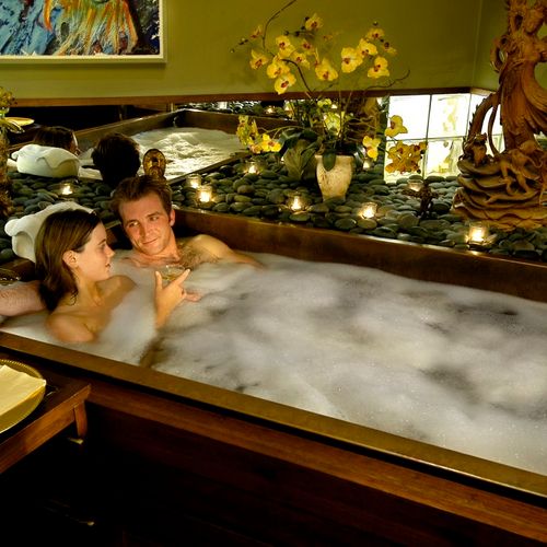 Try a memorable couples Champagne Bath!