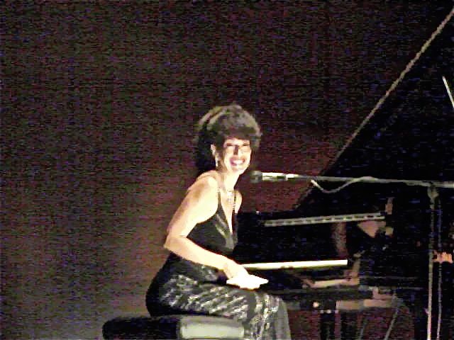 Lisa Downing in Concert in Mallorca, Spain with Su