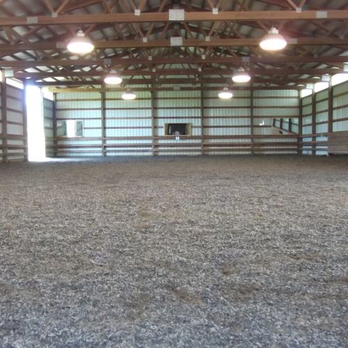 Indoor Arena with Rubber Footing, Mirrors, and Spe