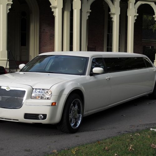White Chrysler 300
