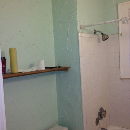 Painting an old bathroom.
Before.