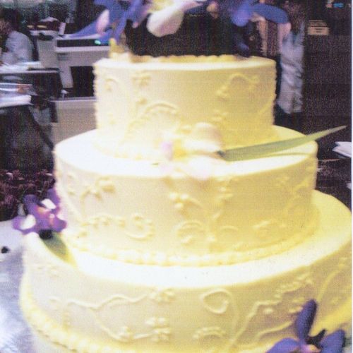 same cake, different flowers, not crooked