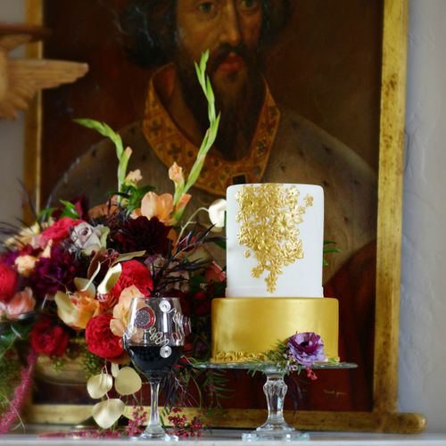 Renaissance gold wedding cake