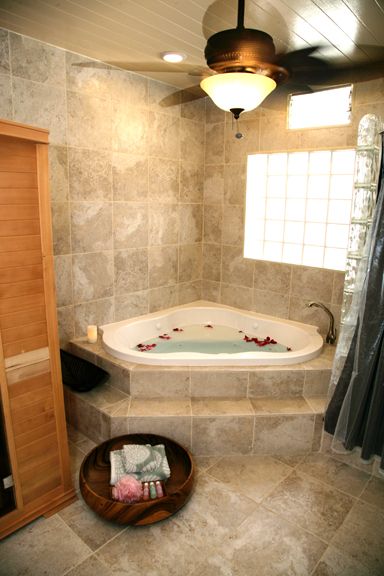 Dry sauna & Jacuzzi bath