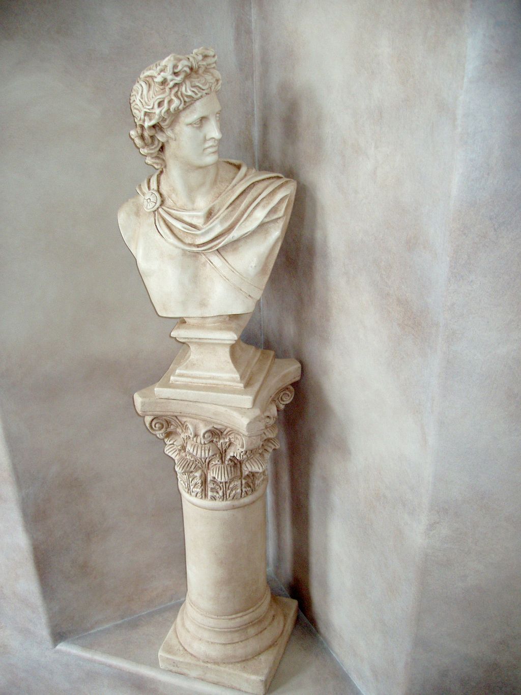 Classic Faux Painted Statue and Walls