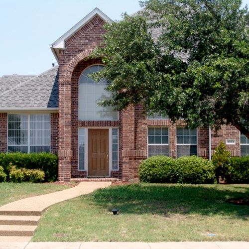 Available now! Desoto home great neighborhood larg