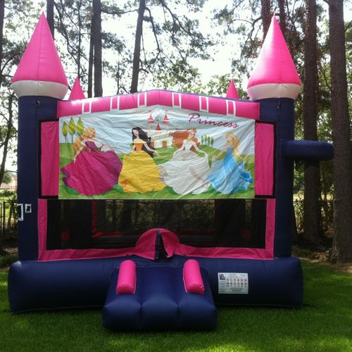 15x15 Princess Castle with 1 basketball hoop on in