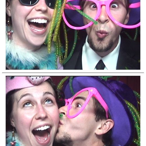 Always a lot of smooching in the photo booth!!