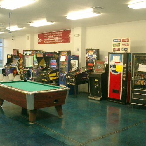 Laundromat with Pool Table, Arcade, Free WiFi, Cab