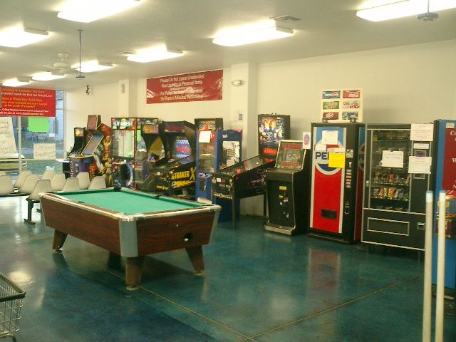 Laundromat with Pool Table, Arcade, Free WiFi, Cab