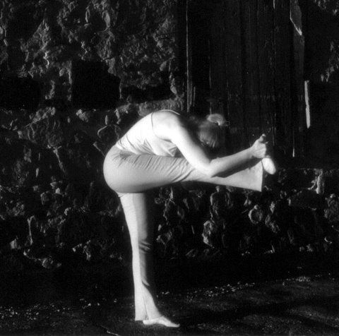 standing Head to Knee