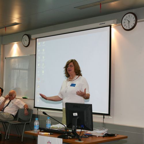 Susan Croft leading a seminar at Ningbo University