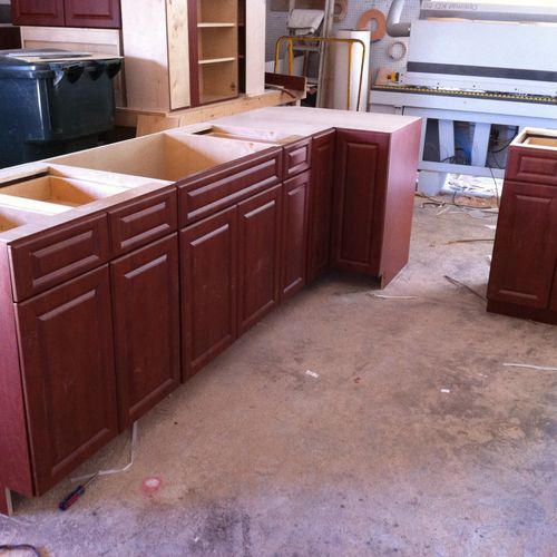 Building kitchen cabinet for a Kitchen remodel in 