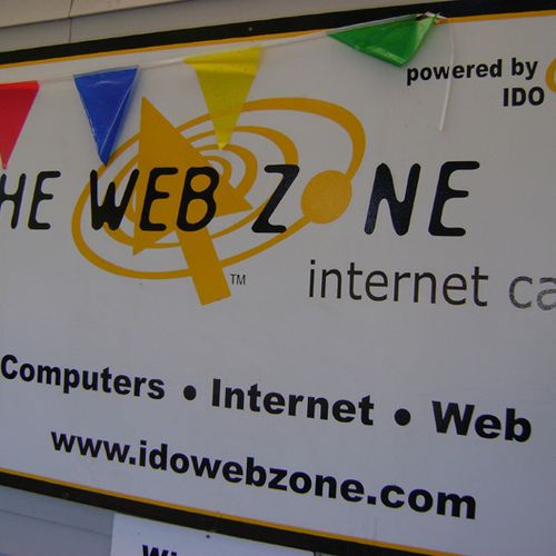 Store front at The Web Zone 1357 River Rd. Eugene,