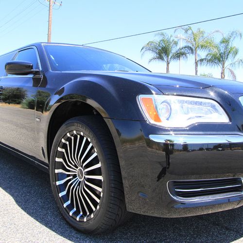 2011 Chrysler 300 Stretch Limo with Lambo Doors!