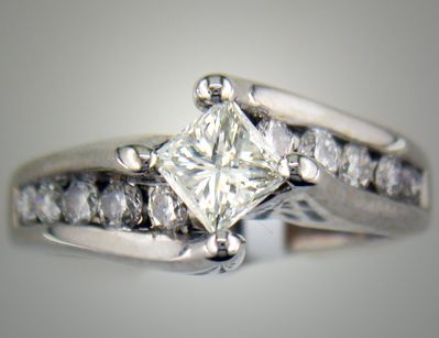 We specialize in beautiful diamond engagement ring