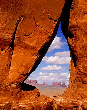 Teardrop Arch, Monument Valley, Arizona