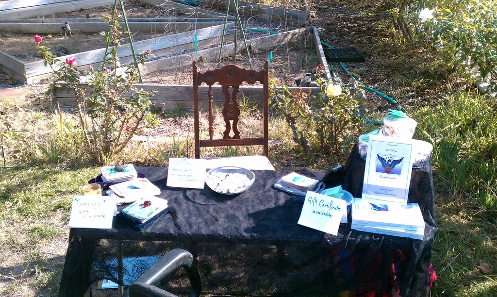 My reading table at the Quilting Mama Holiday Bout