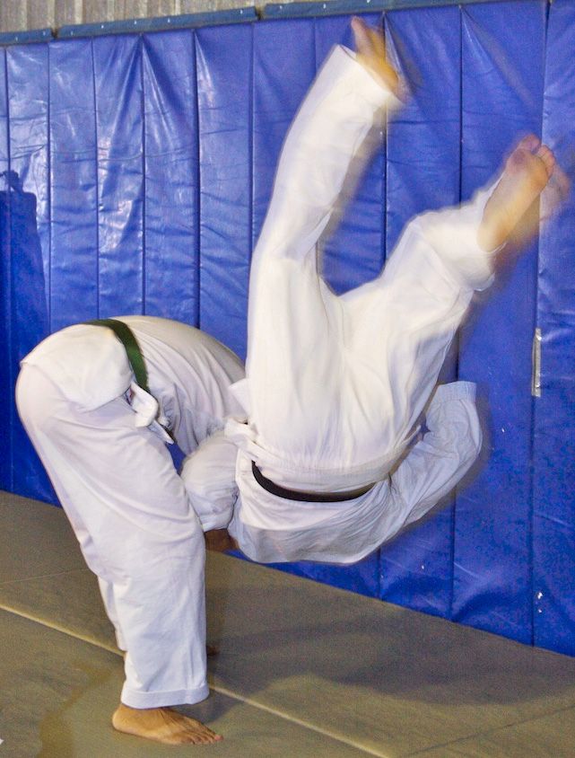 shoulder throw