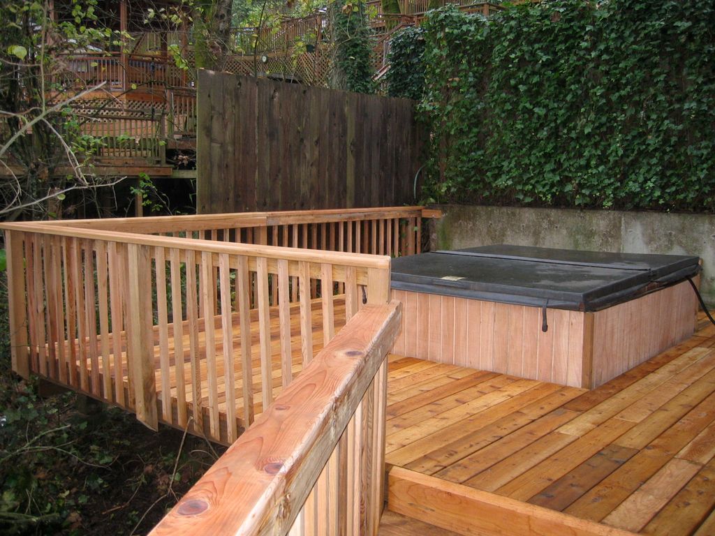 NEW CUSTOM DECK & RAILING