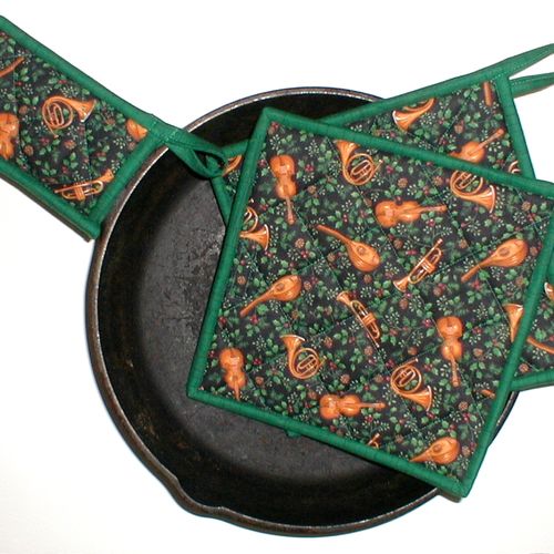 A wonderful pot holder set for the up coming holid