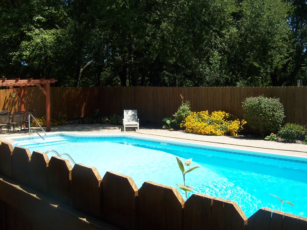 Wood Privacy Fence - Swimming Pool