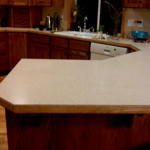 Same counter with formica ("Before")