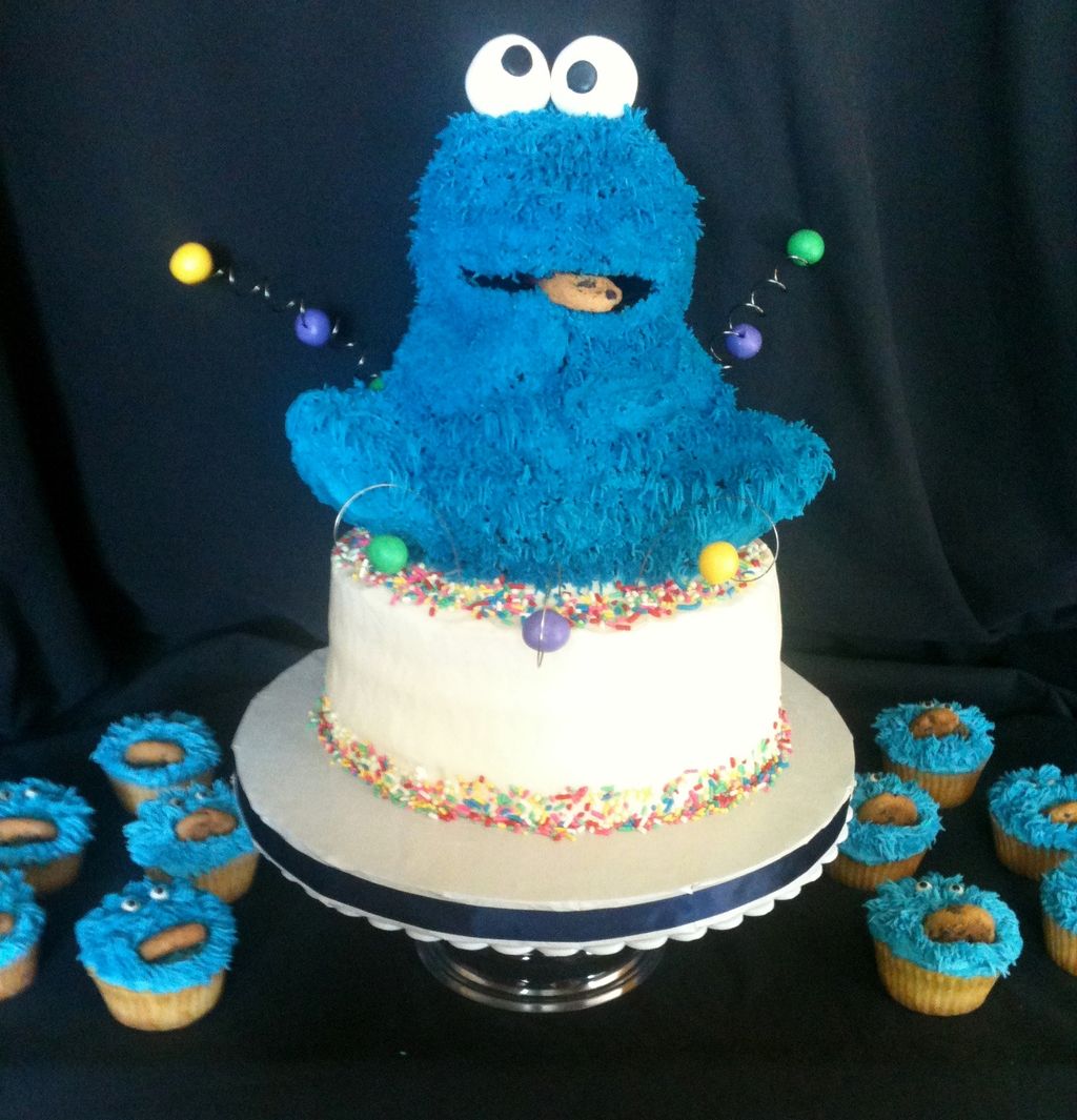 Cookie Monster birthday cake with mini cookie mons