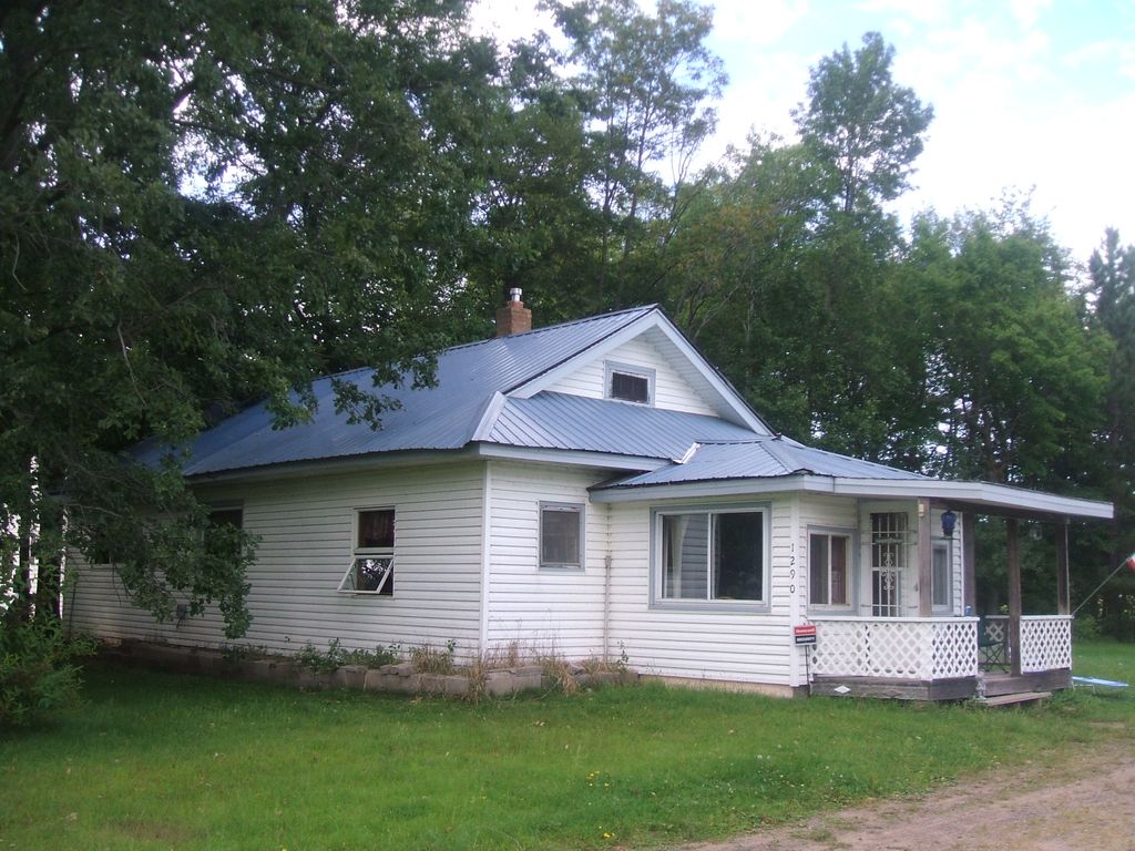 AVAILABLE - 3 Bedroom home on quiet street in wall