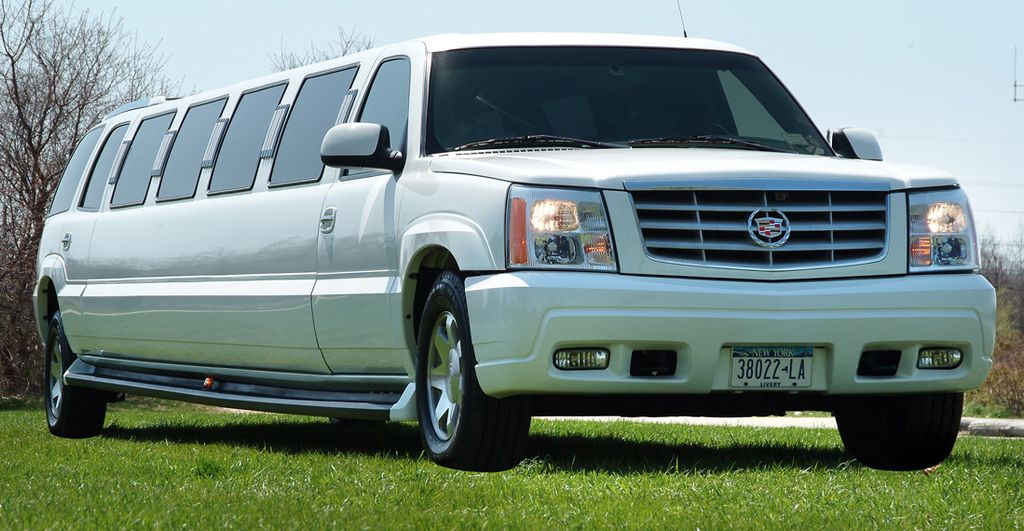 18-passenger Escalade Stretch-Limousine
