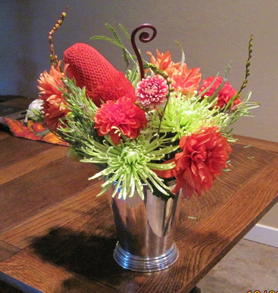 Table arrangements with green spider mums, orange 