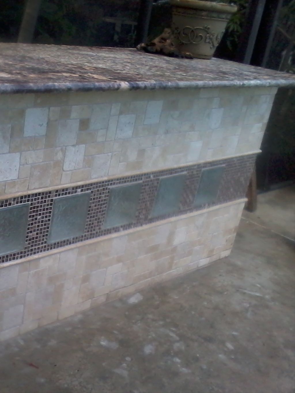 granite top masonery bar with self supporting gran
