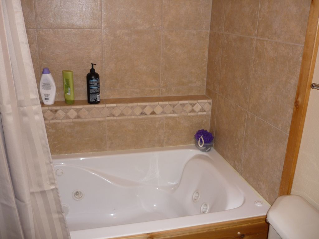 bathroom finish and tile