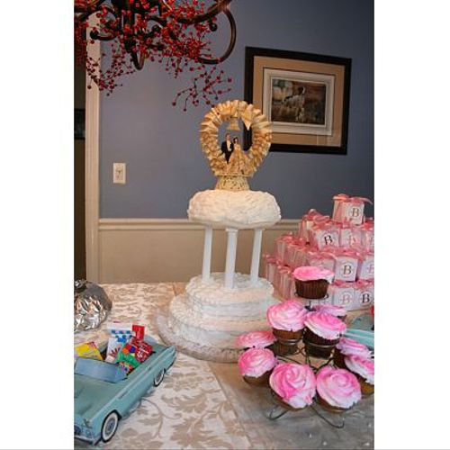 Three-tier anniversary cake (wedding cake reproduc