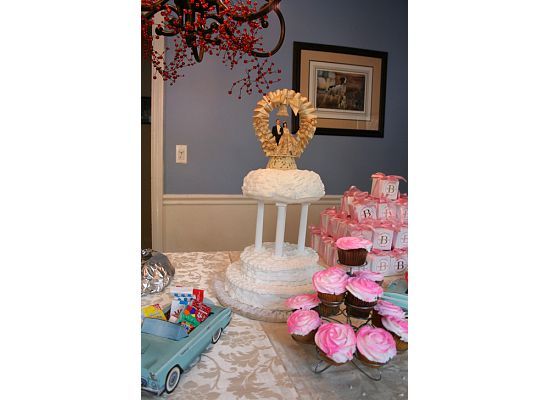 Three-tier anniversary cake (wedding cake reproduc