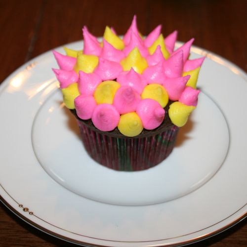 "Spikey" cupcake - chocolate cake topped with tint