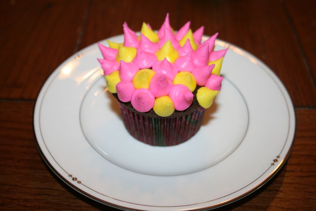 "Spikey" cupcake - chocolate cake topped with tint