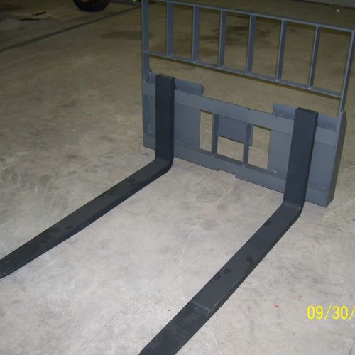 Pallet fork with universal mounting. It has a 5,00