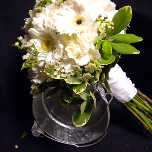 White gerbera bride's maid bouquet