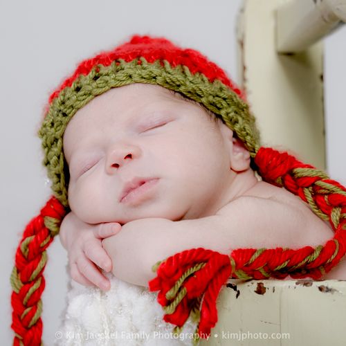 newborn portrait--sleepy baby in bucket