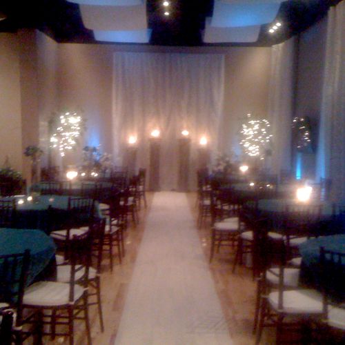 Banquet-style seating wedding ceremony
