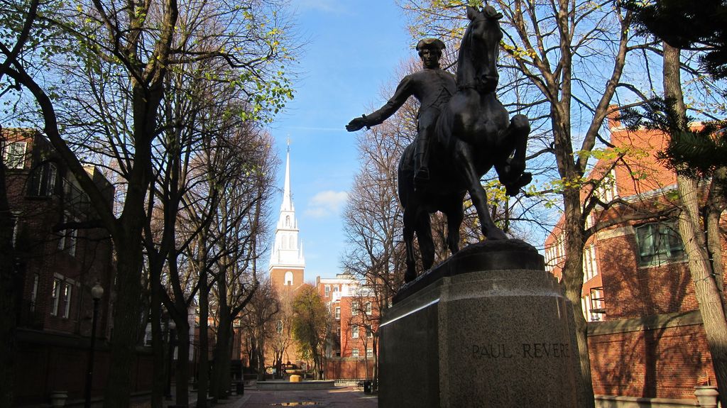 Paul Revere statue & Old North Church - circa 1723