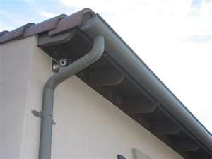 1/2 round gutter with round downspout