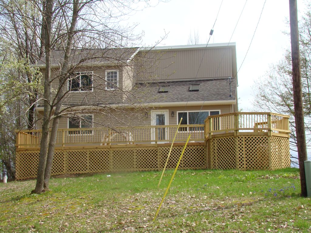 Here we designed and constructed this 900+ deck wi