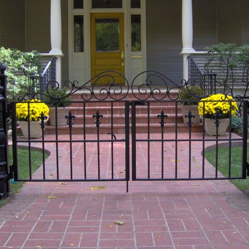 Double swing entry gate, designed to match the his
