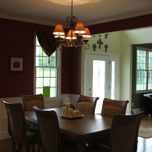 Elegant dining room with 9' ceilings,crown molding