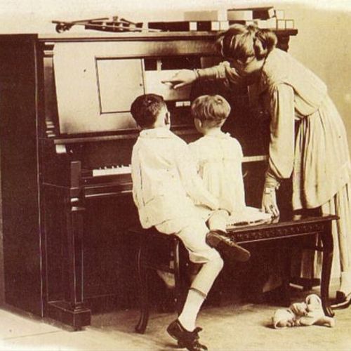 Old fashioned player piano fun