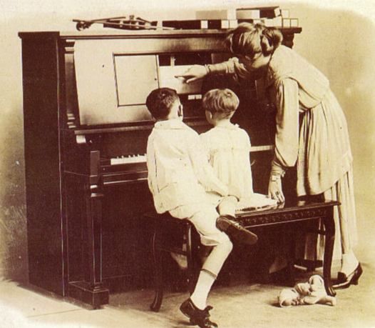 Old fashioned player piano fun