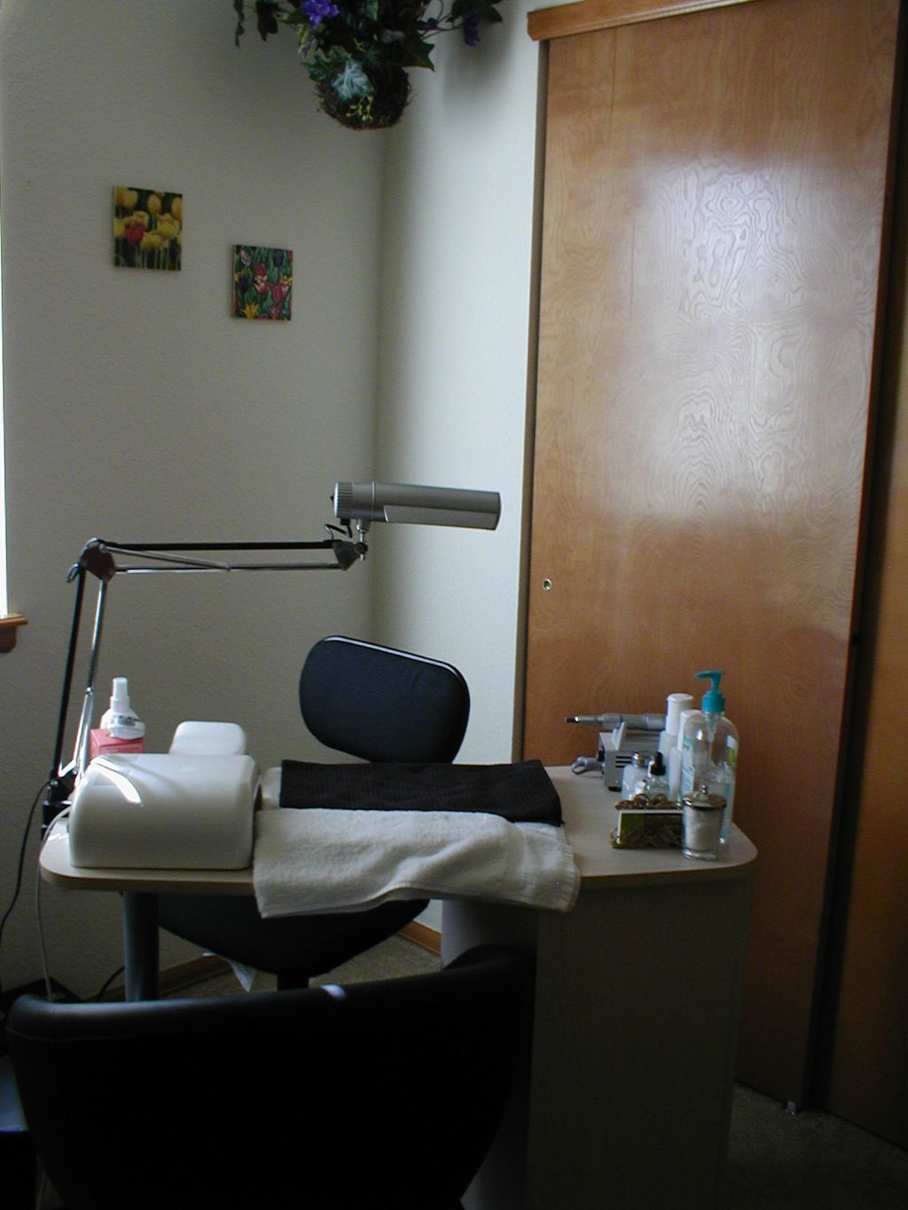 Comfortable Nail Services and Relaxing Pedicures
m